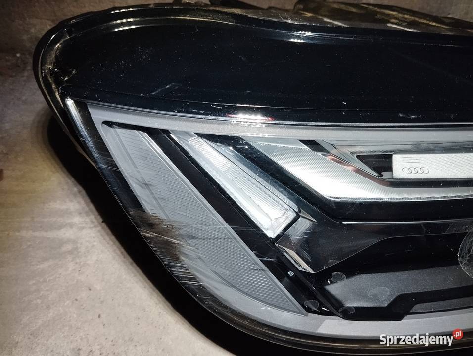 Uszkodzony Reflektor Lampa Prawa Audi Q5 SQ5 80A osobowe
