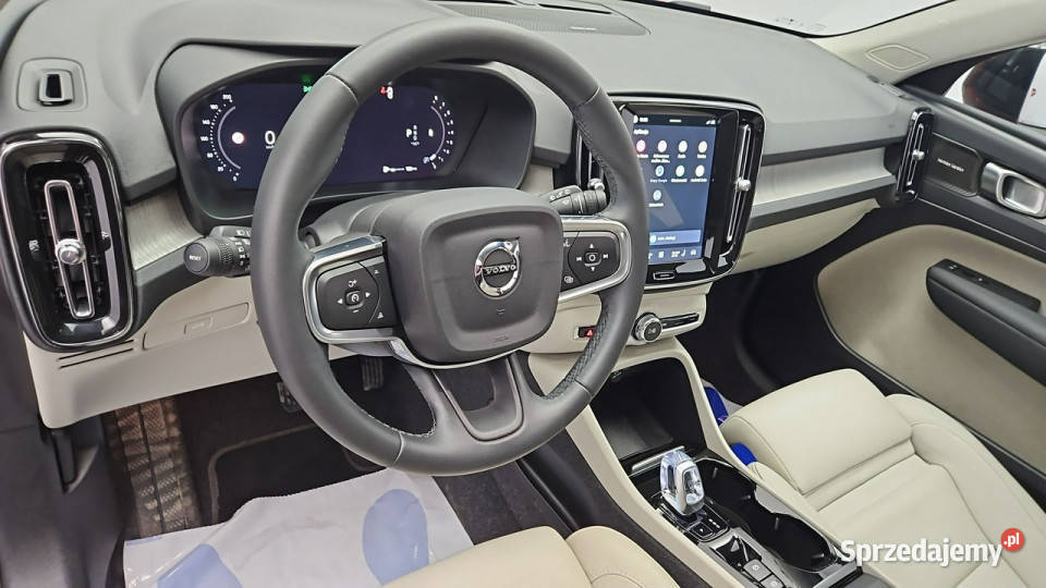 Volvo XC 40 B3 Plus Dark aut Z Polskiego Salonu Warszawa