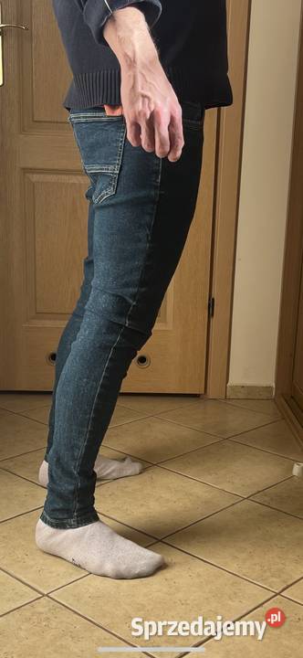 Spodnie jeansowe Bershka Warszawa