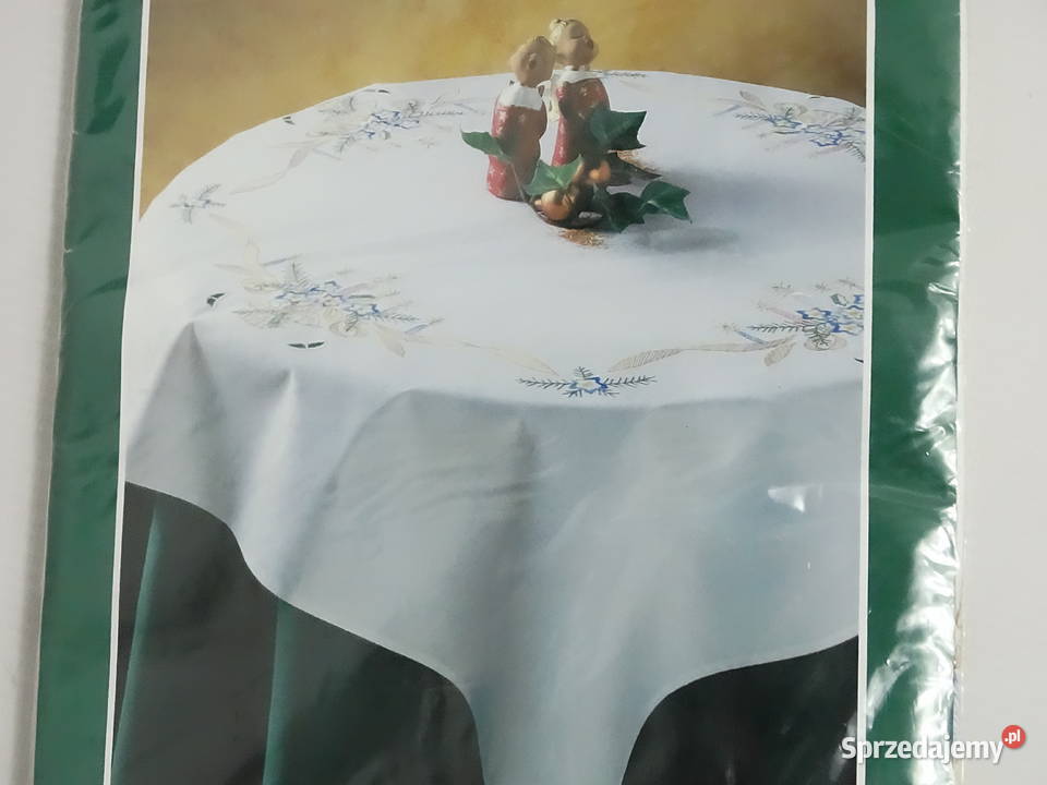 Piękna Świąteczna Serweta Haftowana 80x80