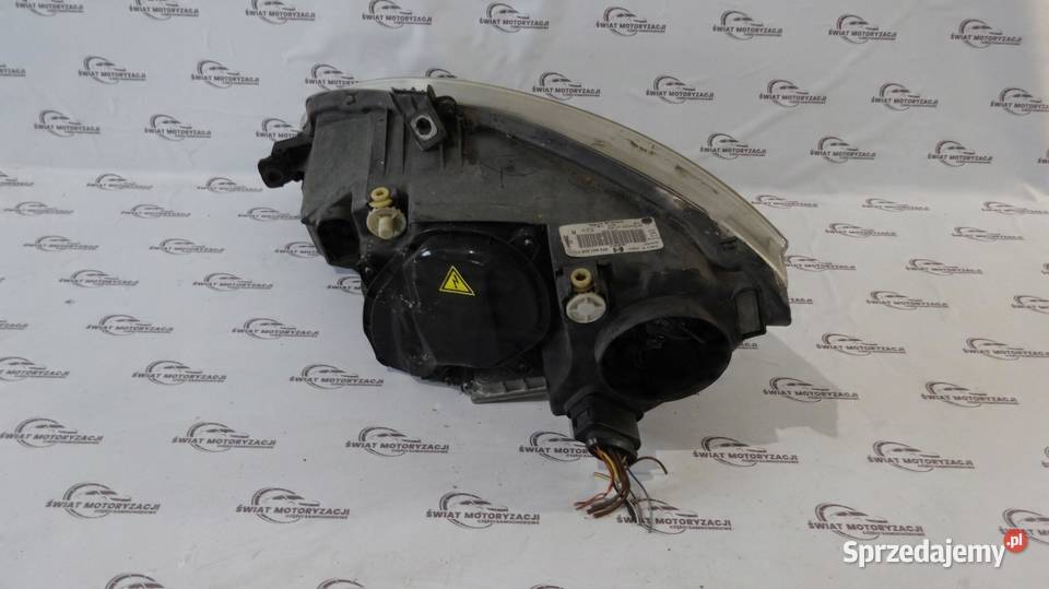 LEON II LIFT 12r lampa prawy przód 5P2941008D
