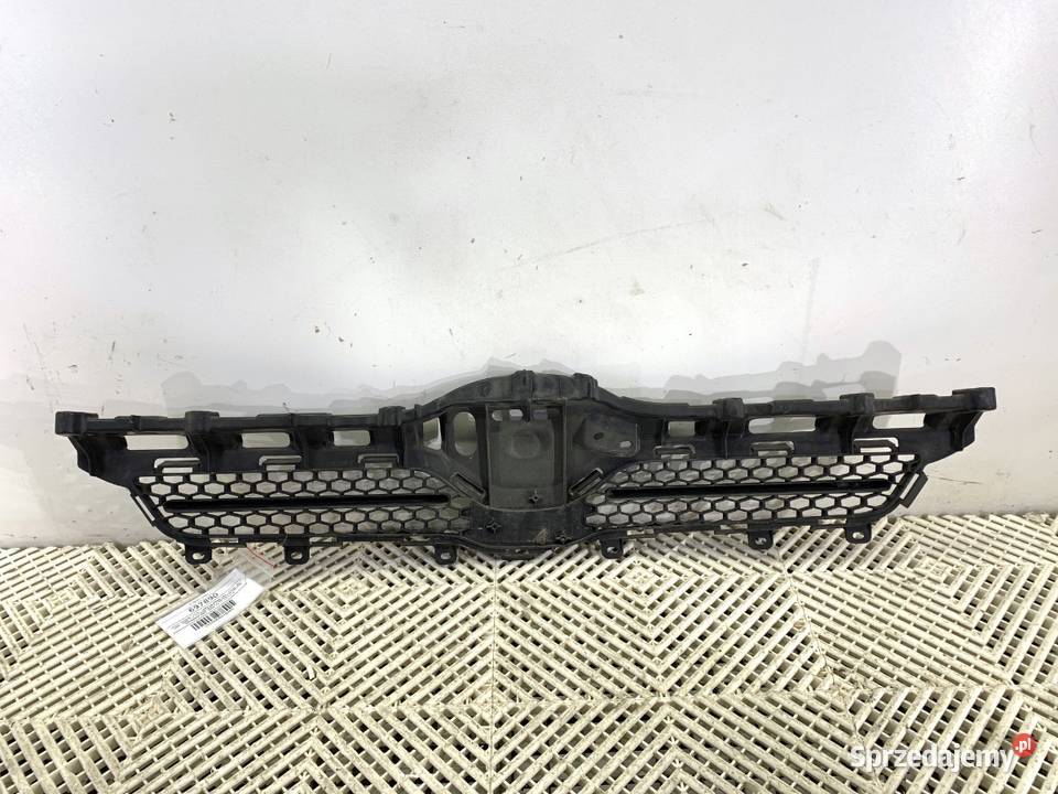 ATRAPA GRILL TOYOTA COROLLA E13 0409 531110F030