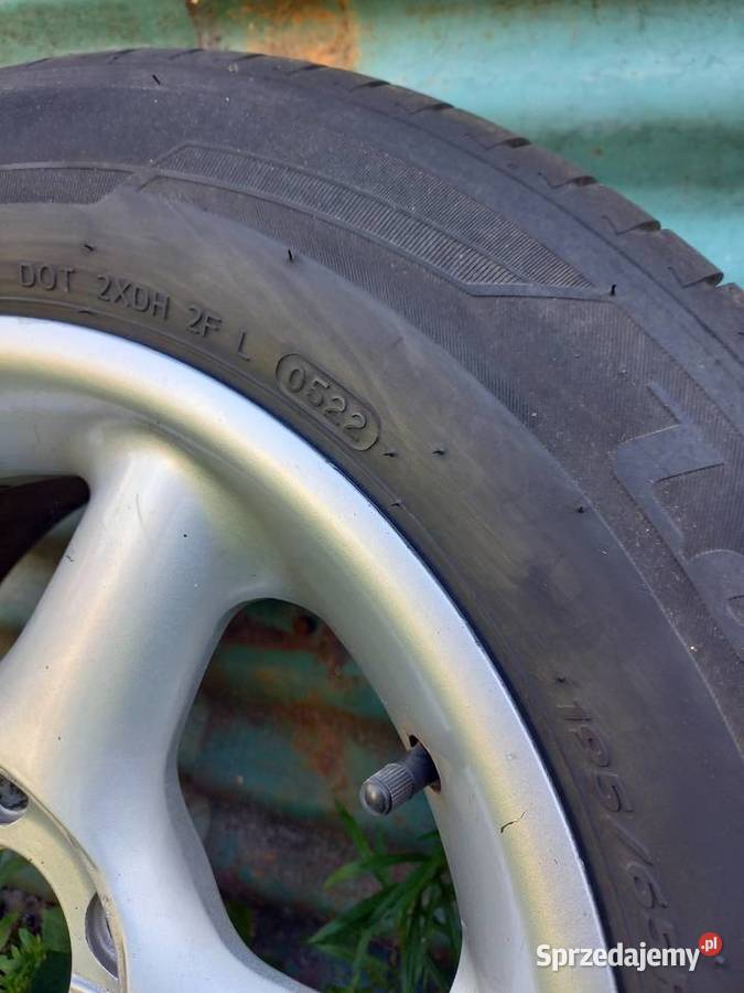 Sprzedam komplet kół letnich osobowe Motoryzacja Cyców