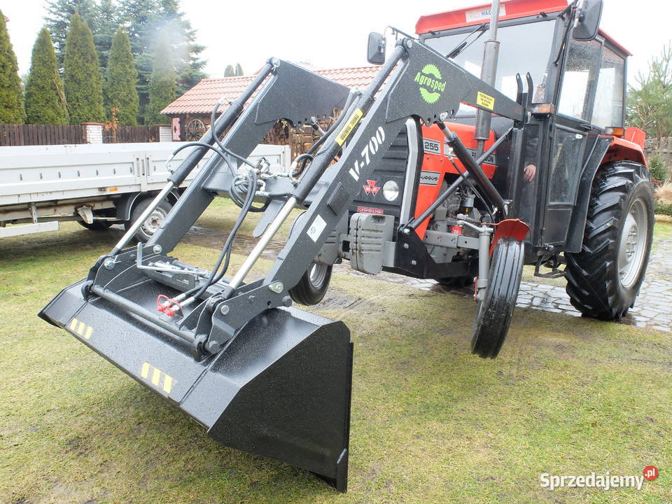 Ładowacz czołowy firmy Agrosped model V700 Baranów Sandomierski