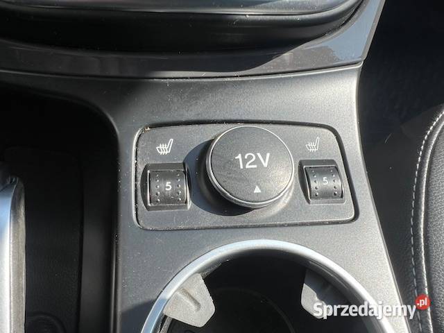 sprzedam samochód osobowy Ford Kuga 15 benzyna sprzedam