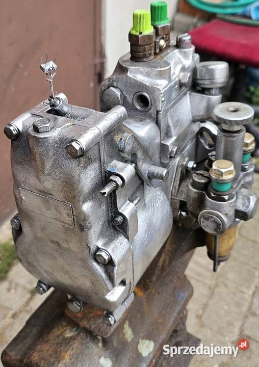 Sprzedam pompę wtryskową do Ursusa C330 Napęd 2x4 Mokra Prawa