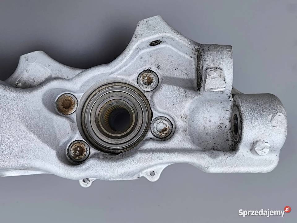 AUDI S8 D2 42 360 ZWROTNICA PIASTA PRAWY PRZÓD Przemęt