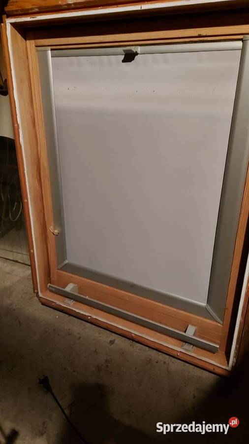 2 okna Welux dachowe z roletami Mirosławice