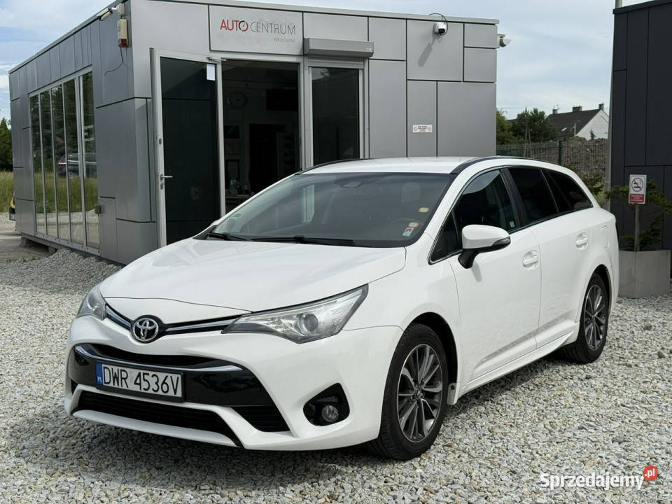 Toyota Avensis 16 D4D 112 2015r kamera navi manualna