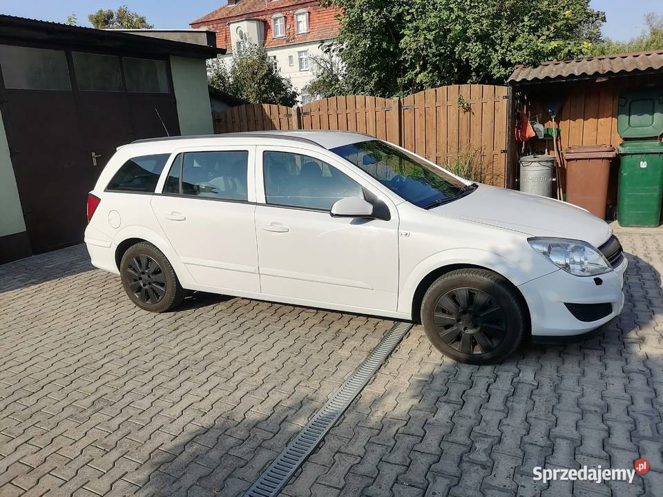 Sprzedam Opla Astra 150 koni 19 cdti 2009r Rok produkcji 2009 Trzcianka