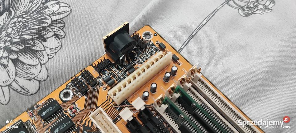 Płyta główna AT PCChips Pamięć Procesor Płyty główne Chełmża