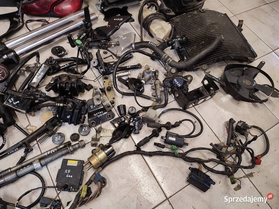 Suzuki RF 600 części owiewki siedzenie lampa sprzedam