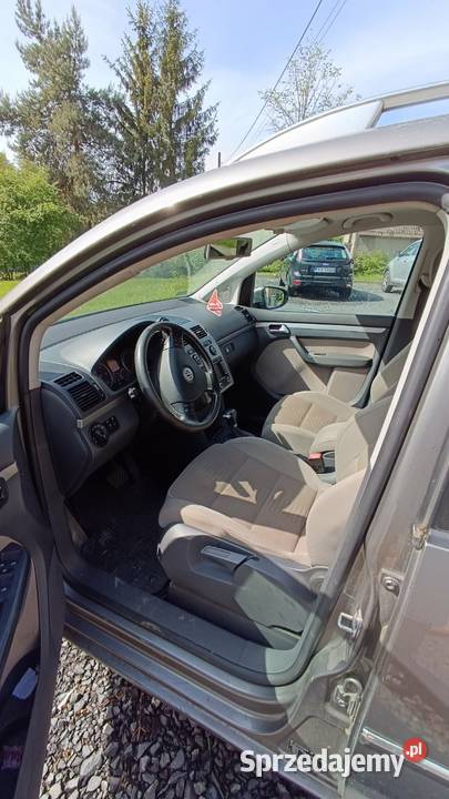 Volkswagen Touran 20 TDI 170 DSG 2010r kupiony w polskim salonie Gromadka