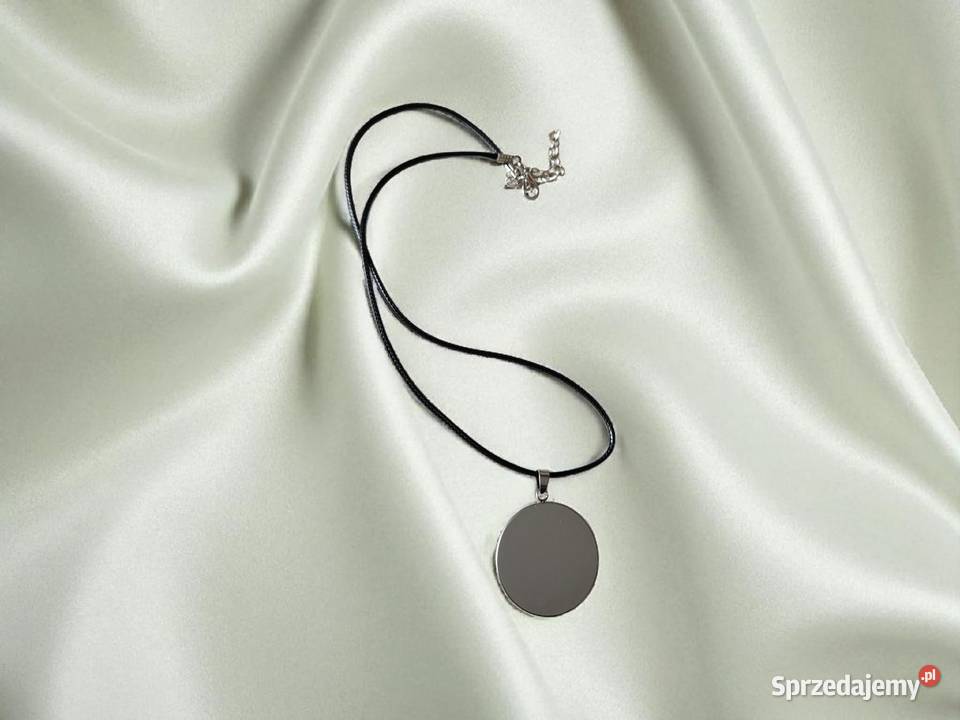 Naszyjnik z wisiorkiem z żywicy z motywem Sanok