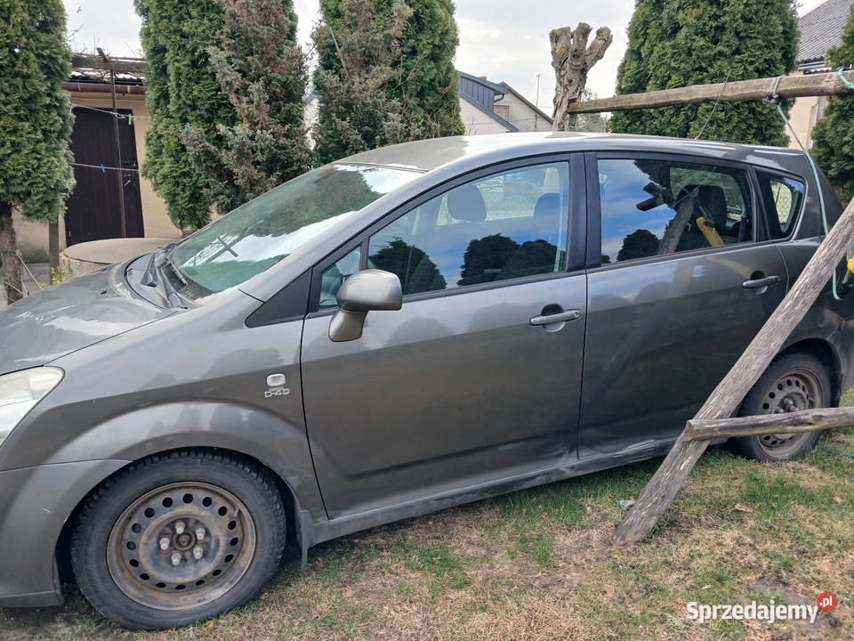Sprzedam Toyotę corolla verso z uszkodzonym Grabianów sprzedam