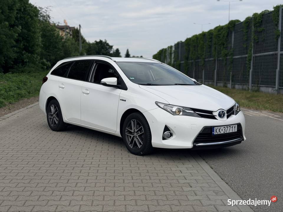 Toyota Auris Touring Sports 18 Hybrid 2014 małopolskie Kraków