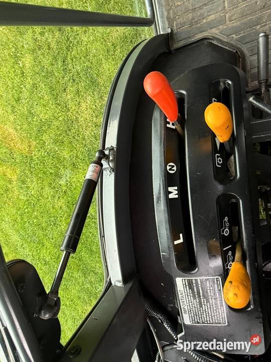 Kubota B2230 teaktor komunalny ciągnik