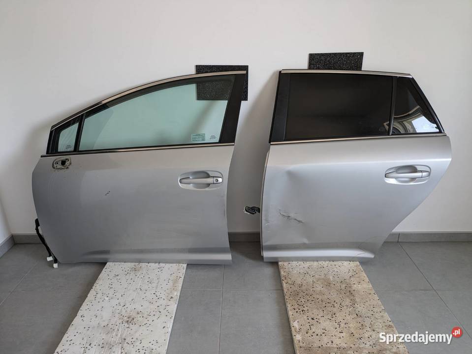 Drzwi lewe przód tył srebrny metalik 1F7 Toyota sprzedam
