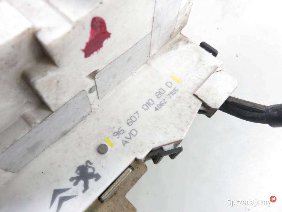 ZAMEK PRAWY PRZEDNI PEUGEOT 1007 9660701080 osobowe