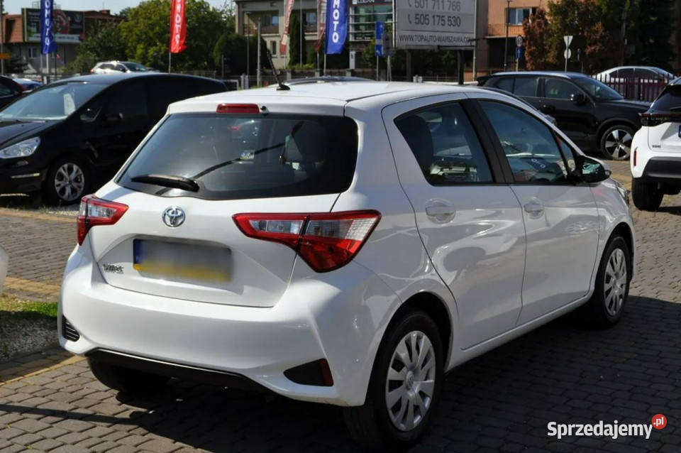 Toyota Yaris TOYOTA YARIS 15 111 Benzyna SALON 4/5