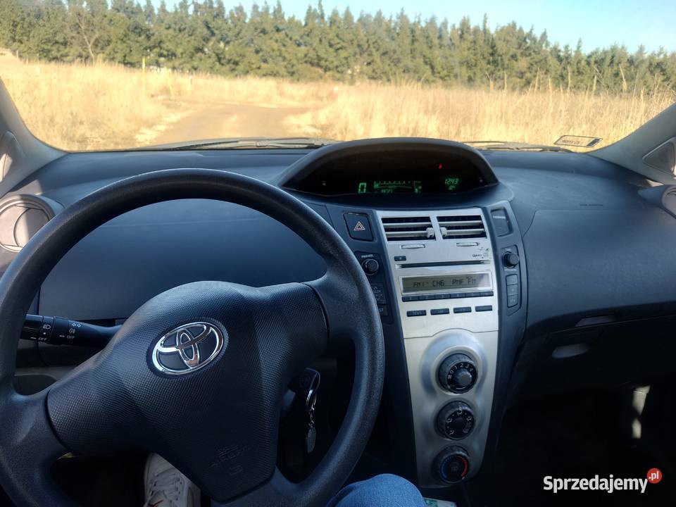 Toyota Yaris 2 2007 jeździ skręca hamuje uszkodzony Mierzyn sprzedam