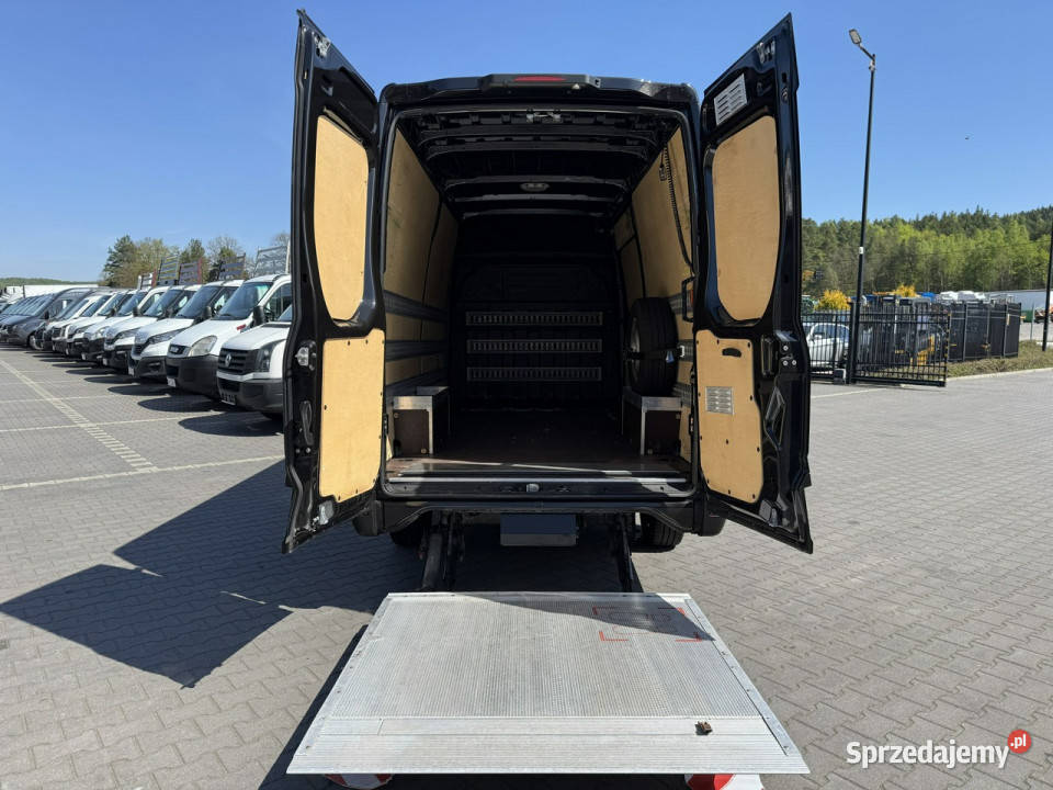 Iveco Daily 35S18 HIMATIC Blaszak Furgon Winda nieuszkodzony Widełki