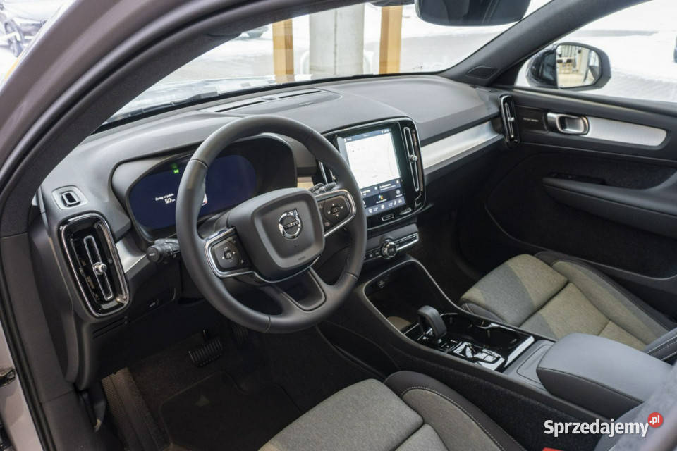 Volvo XC 40 Plus Dark B3 Mild Hybrid Benzyna sprzedam