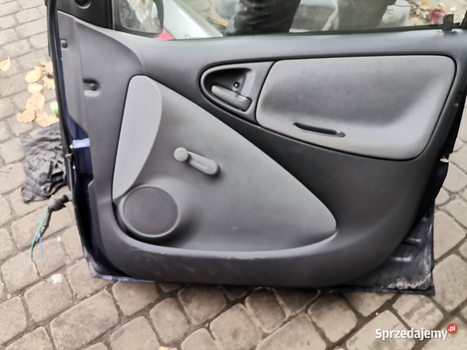 DRZWI PRAWY PRZÓD TOYOTA YARIS 1 8K8