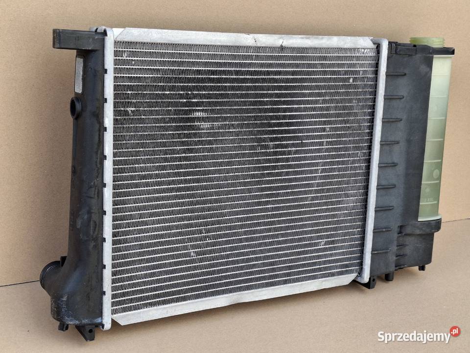 BMW E30 TOURING 318i CHŁODNICA CIECZY WODY FHE Bieleń