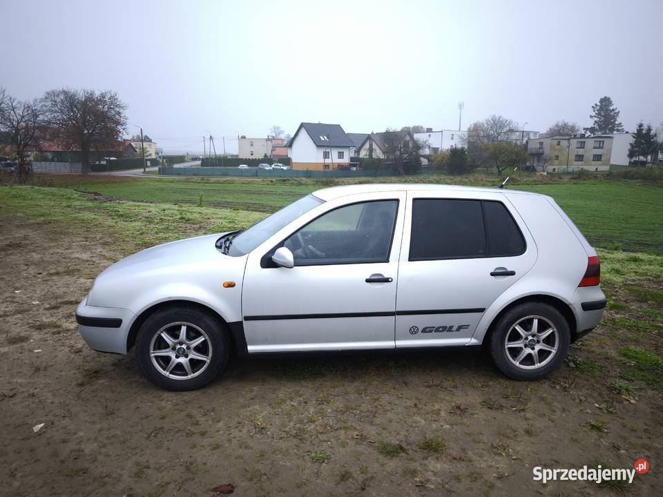 VW golf 4 14 benzyna 286450km Strzelno