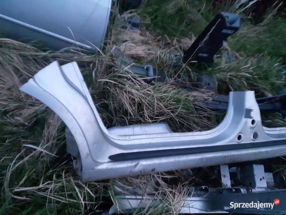 Opel Zafira B prawy próg element cięty