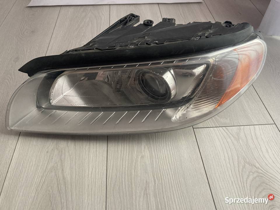 VOLVO V70 lampa przednia Częstochowa