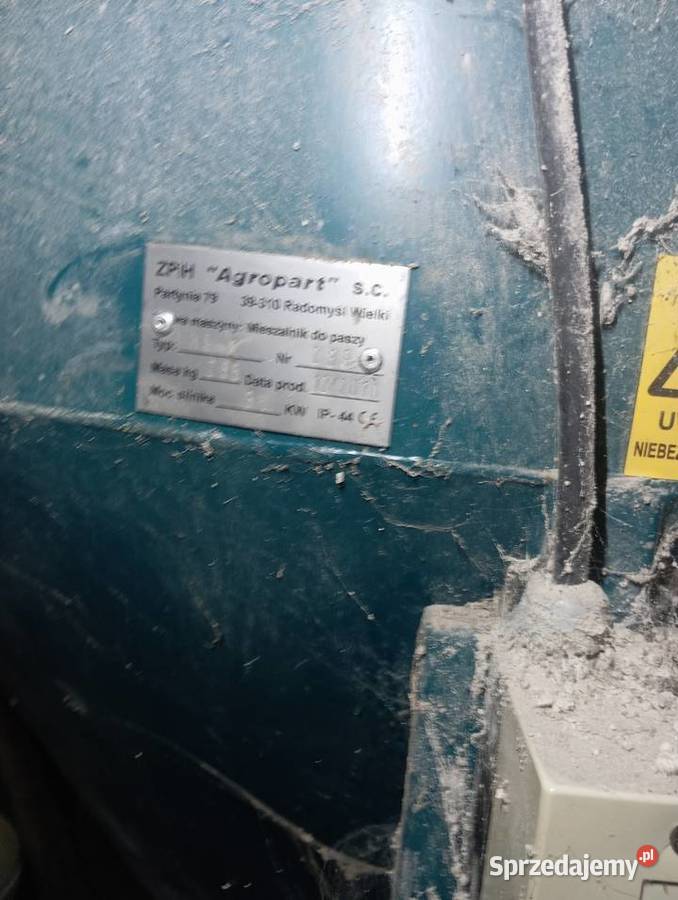 Młynek z mieszalnikiem pasz sprzedam