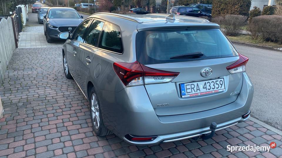 Toyota Auris 2016 niski przebieg manualna Radomsko sprzedam