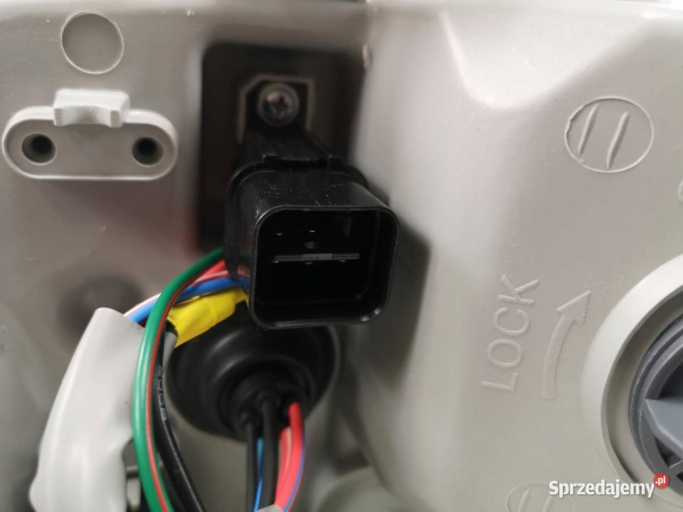 LAMPA PRAWY PRZÓD KIA CARNIVAL 9801 ORYGINAŁ ASO osobowe lubelskie