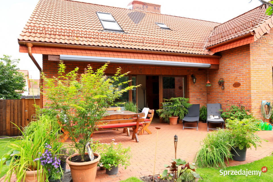 Komfortowy dom w malowniczym Mrągowie asfalt Sprzedaż Nieruchomości Mrągowo