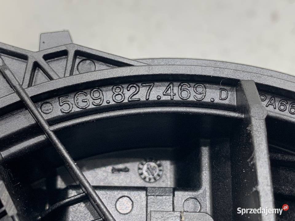 KLAMKA KLAPY TYŁ VW GOLF VII 5G9827469D Kombi osobowe