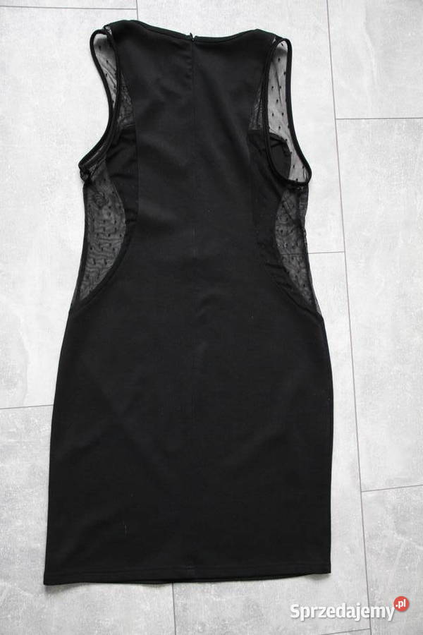 Czarna sukienka z wstawką z tkaniny plumeti Chorzów