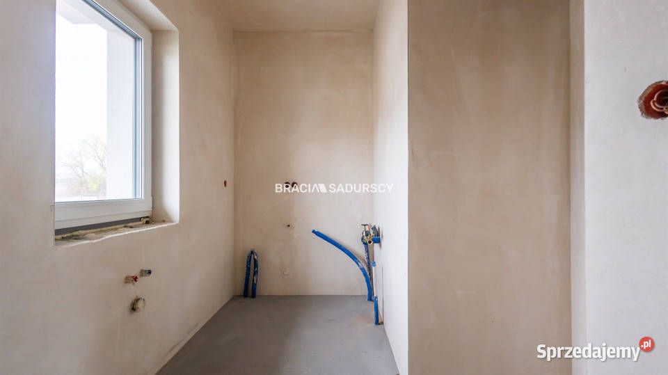 Dom wolnostojący 10142m2 Zagacie Skowronki do wykończenia sprzedam