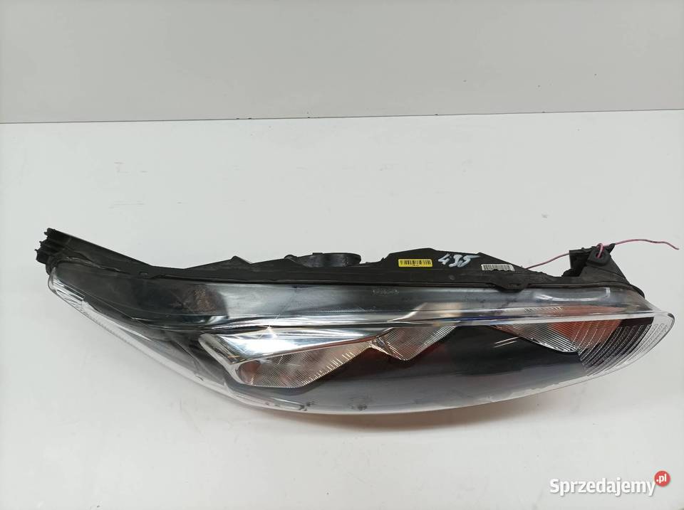 LAMPA PRZÓD PRAWA LIFT FL USZKODZONA Ford Fiesta