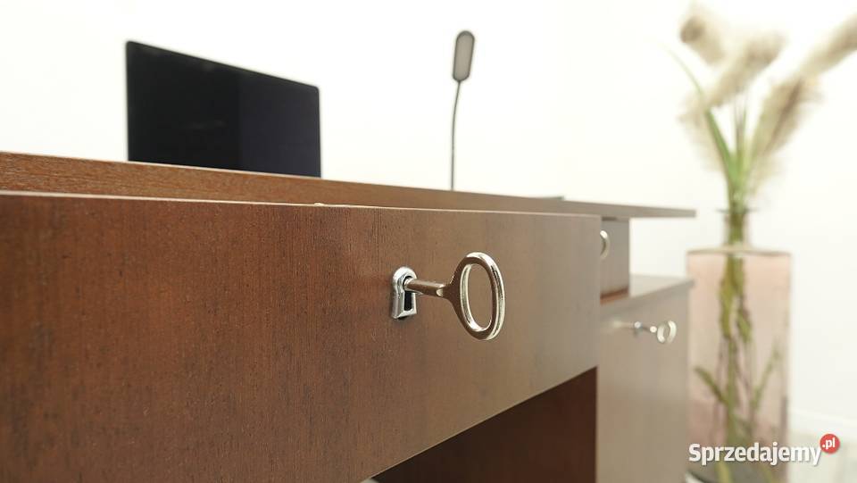 Zabytkowe biurko PRL profesjonalnej renowacji wielkopolskie