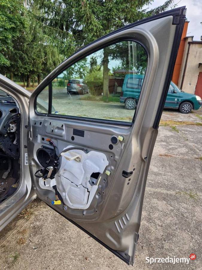 Sprzedam w stanie drzwi prawy przód do Peugeot Żabno