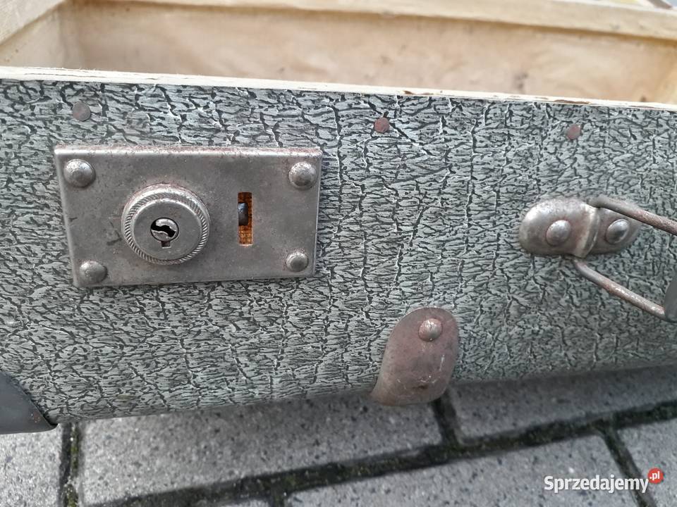 Stara walizka npna bagażnik Malucha