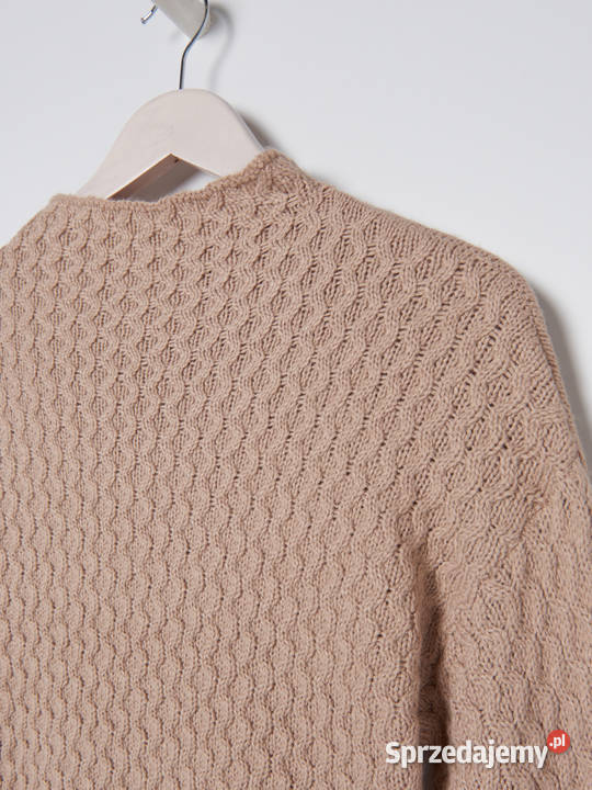 beżowy sweter Sinsay Olkusz