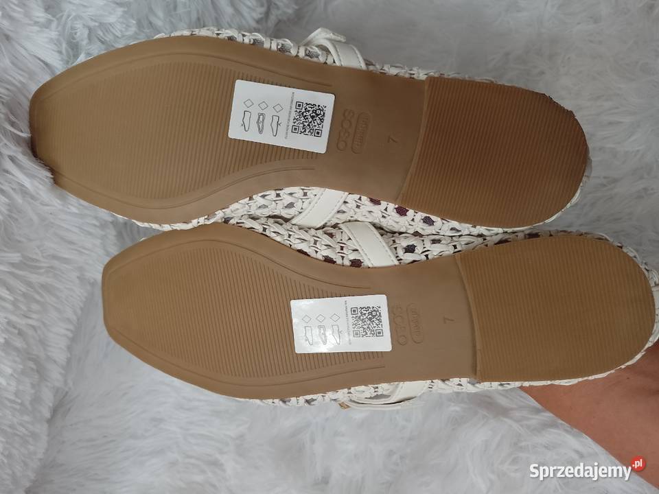 40 ASOS Białe baleriny ażurowe z zapięciem z Kraków
