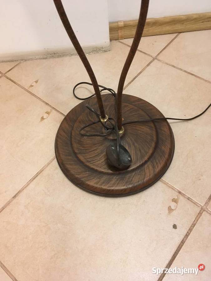 Lampa stojąca podłogowa stylowa