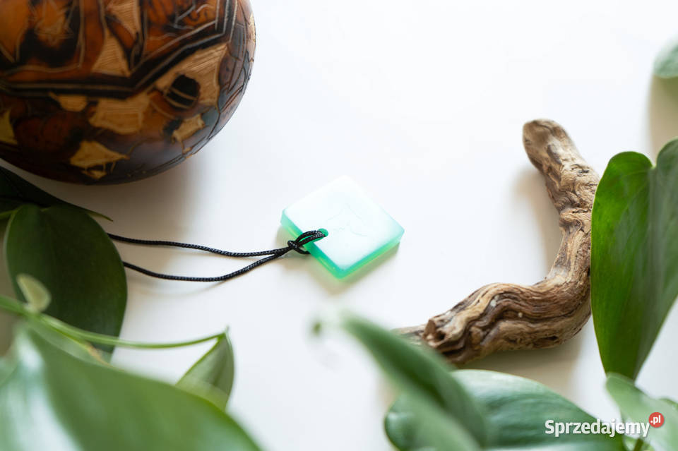 Turkusowy wisiorek kwadrat świeci w ciemności i Naszyjniki Warszawa