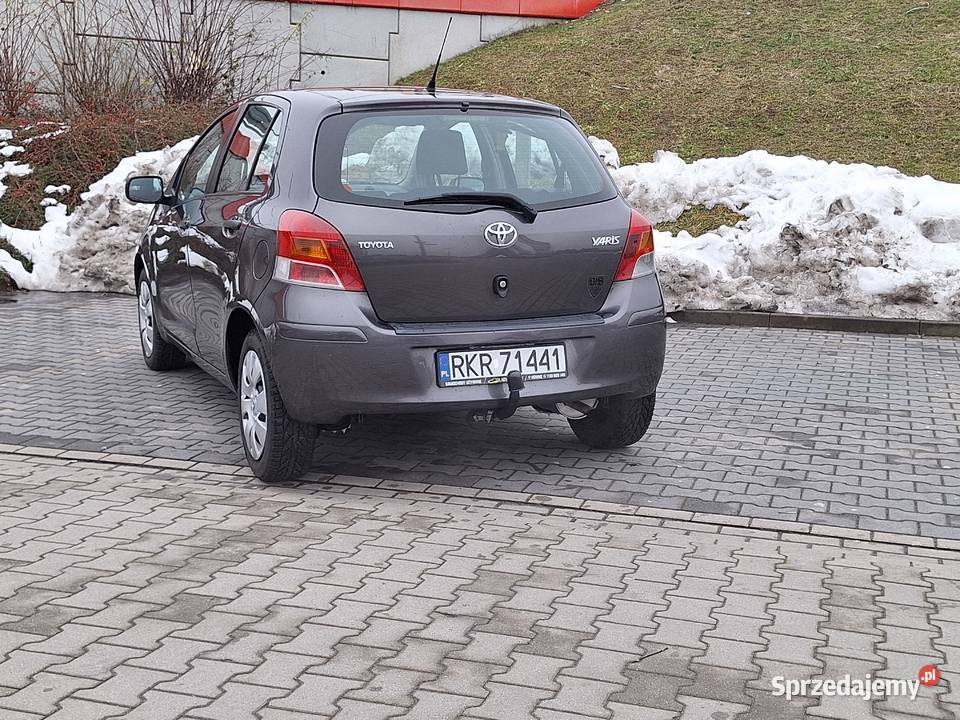 Toyota Yaris II Lift klimatyzacja AUX Niski Równe