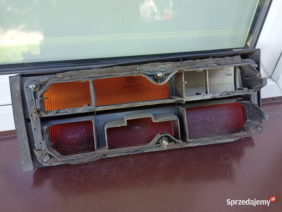 Audi 100 C2 lampa tył tylna prawa Hella lampy tylne Sieradz
