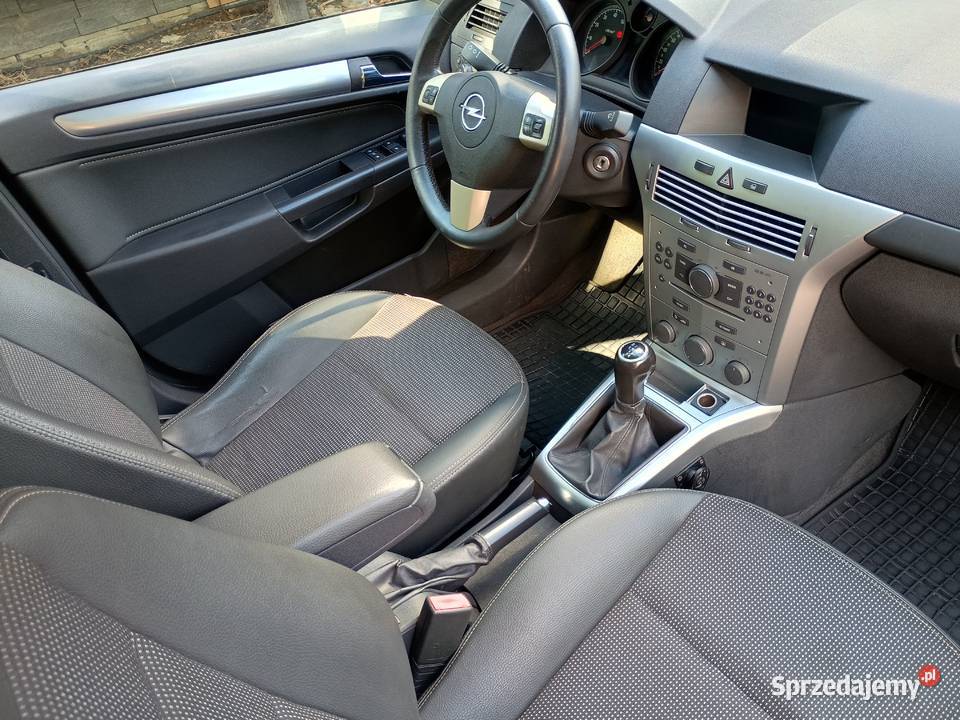 ŁADNA ASTRA z roku 2012 benzyna 308000km Ruda Śląska
